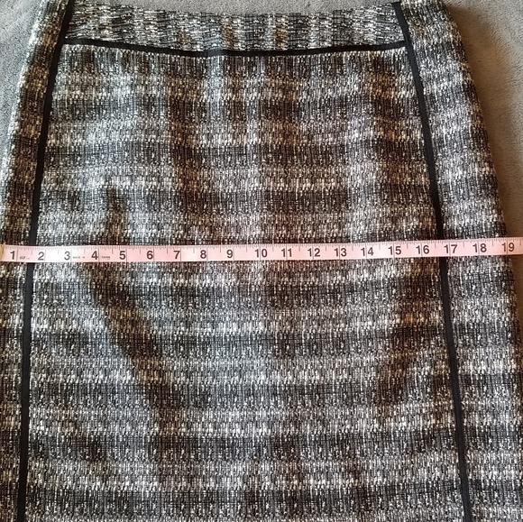 🔷️ 5/$25 Liz Claiborne Black White Tweed Skirt Size 10P - Picture 4 of 6
